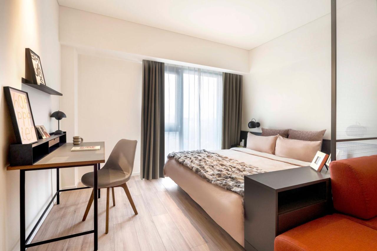 Base-Beijing Wangfujing Serviced Apartment- In Hutong &Bike Rental &Close To Forbidden City, Tian'Anmen Square &Subway Nearby &Free Coffee &Washing Machine,Kitchen &Restaurant Discount &English Speaking &High Speed Free Wifi Exterior foto Bedroom
