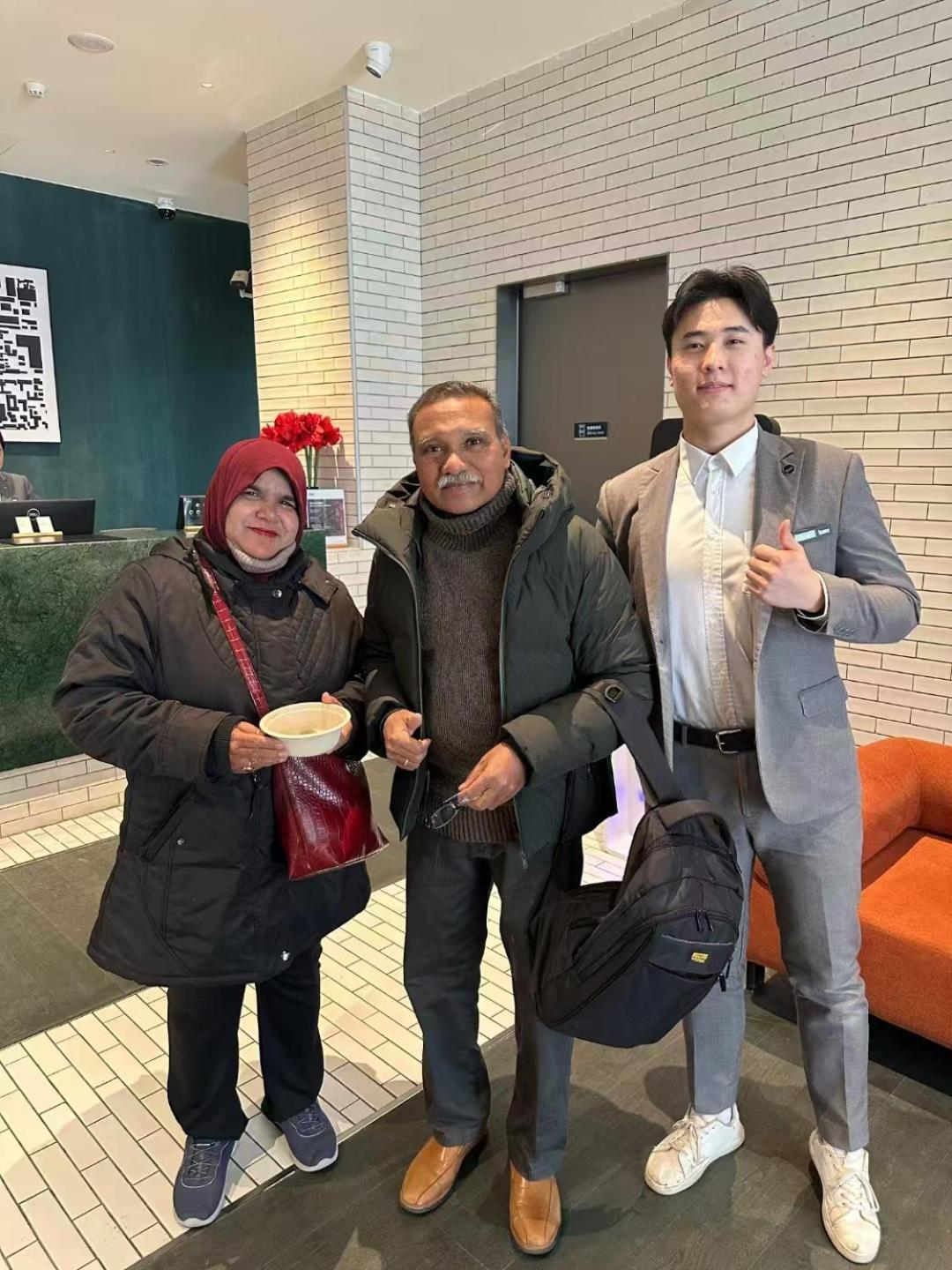 Base-Beijing Wangfujing Serviced Apartment- In Hutong &Bike Rental &Close To Forbidden City, Tian'Anmen Square &Subway Nearby &Free Coffee &Washing Machine,Kitchen &Restaurant Discount &English Speaking &High Speed Free Wifi Exterior foto Amina, Abdul and Kim